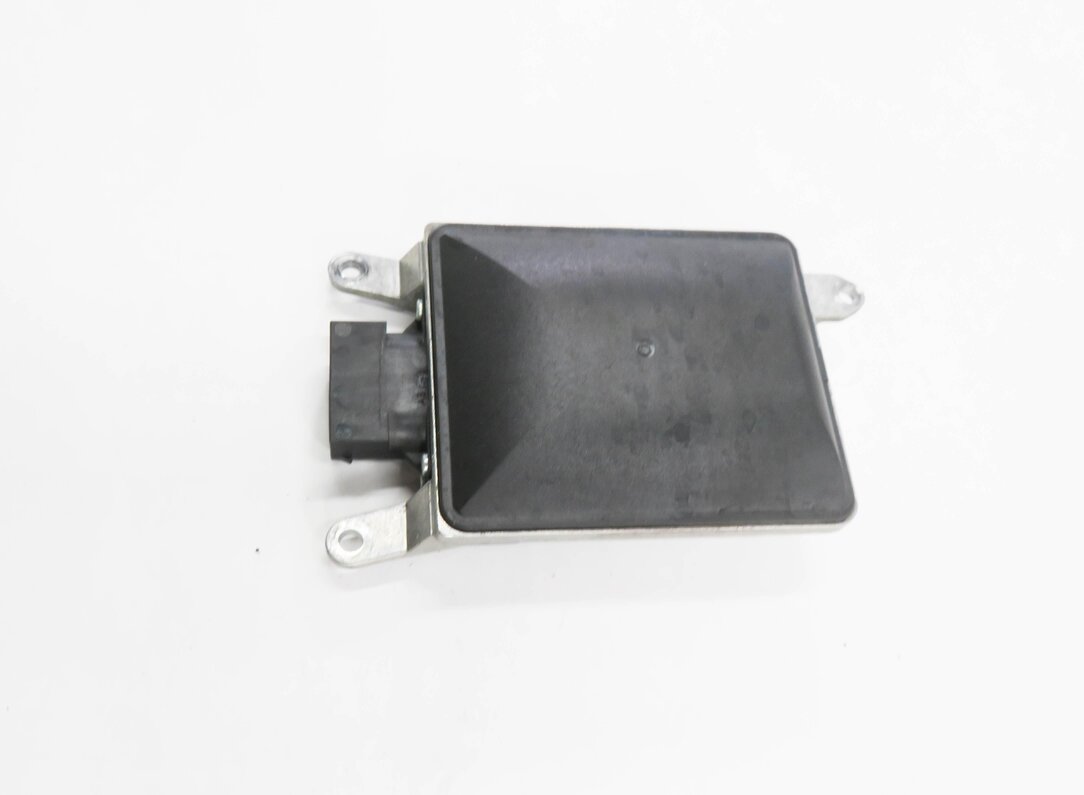Thumbnail 4: 2011-2016 PORSCHE CAYENNE (958) RIGHT PASSENGER REAR BLIND SPOT RADAR MODULE