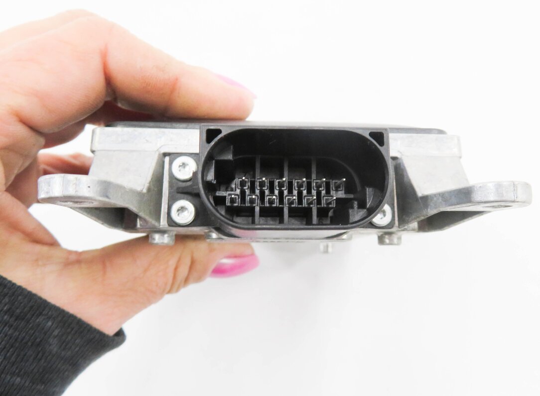 Thumbnail 6: 2011-2016 PORSCHE CAYENNE (958) RIGHT PASSENGER REAR BLIND SPOT RADAR MODULE