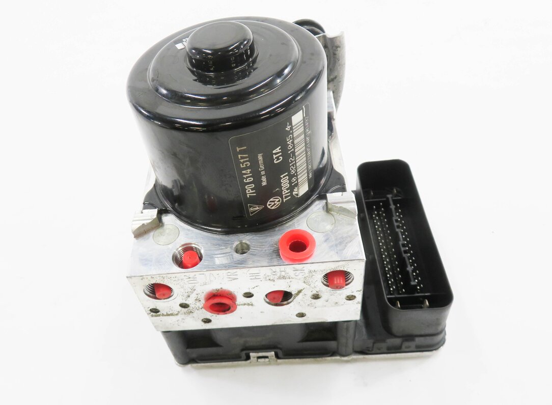 Thumbnail 2: 2015-2018 PORSCHE CAYENNE (958) ABS ANTI LOCK BRAKE PUMP w/ MODULE