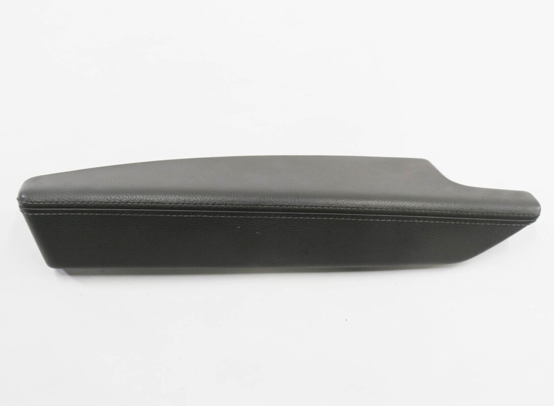 Thumbnail 5: 2016 PORSCHE CAYENNE (958) LEFT FRONT DRIVER DOOR ARM REST (AGATE GRAY MB)