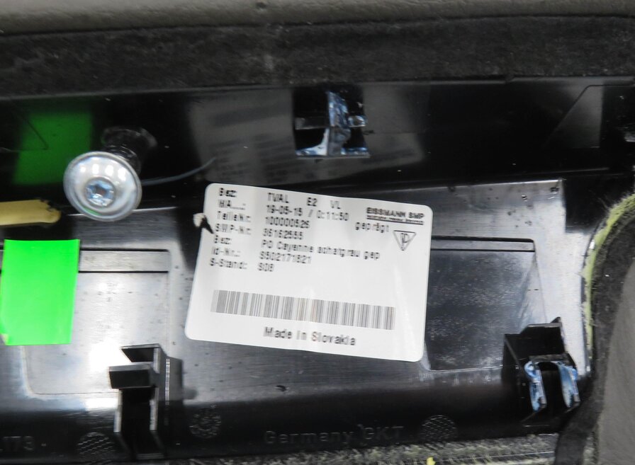 Thumbnail 7: 2016 PORSCHE CAYENNE (958) LEFT FRONT DRIVER DOOR ARM REST (AGATE GRAY MB)