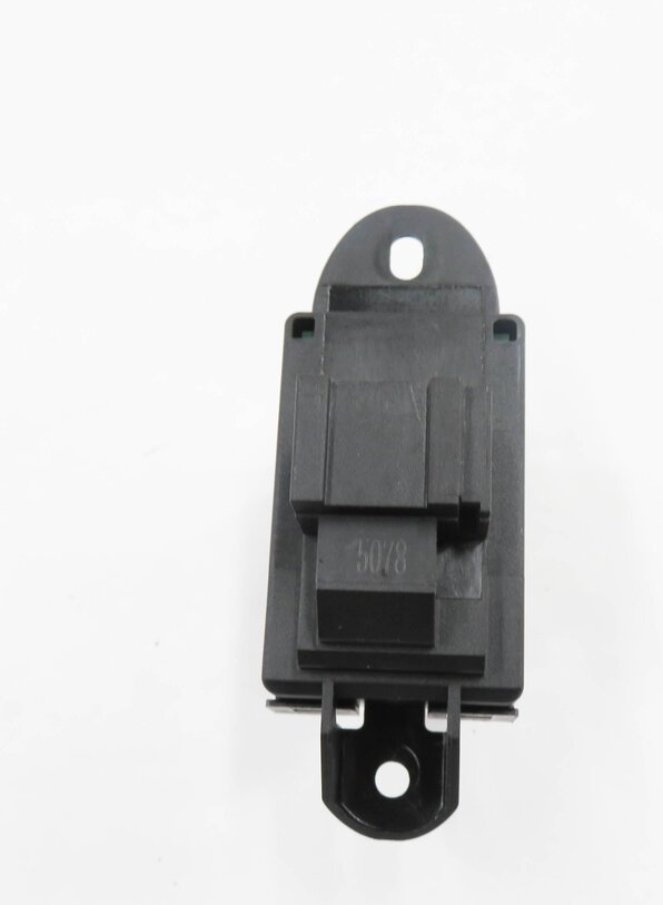 Thumbnail 6: 2016 PORSCHE CAYENNE (958) PARKING BRAKE SWITCH BUTTON