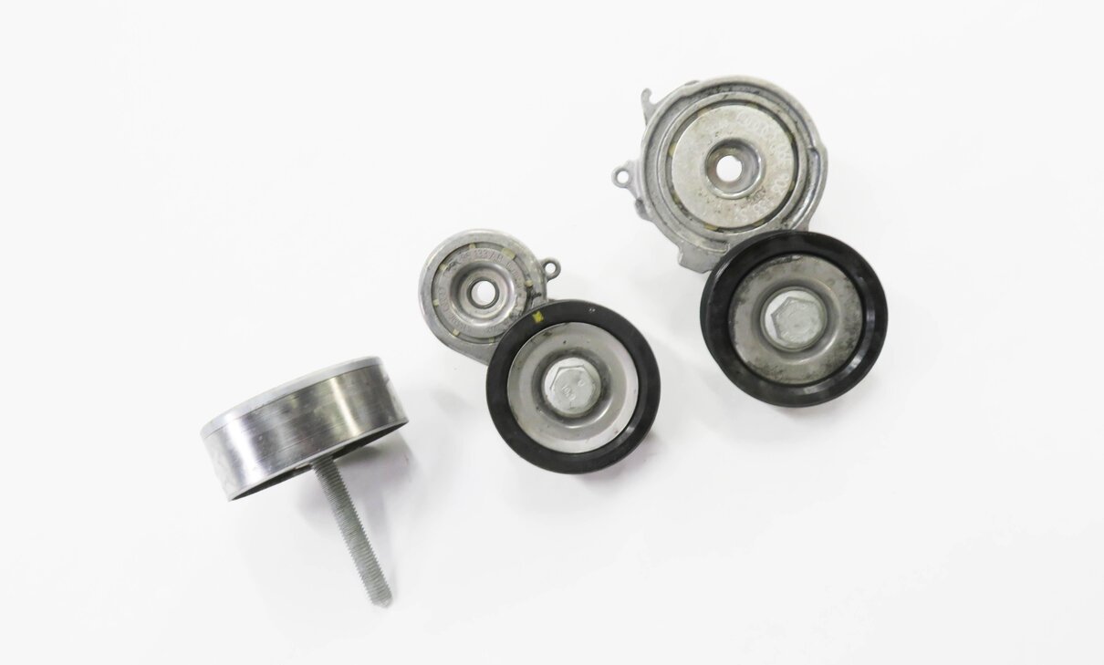 2016 PORSCHE CAYENNE E-HYBRID (958) 3.0L CGFA M06.EC - TENSIONER BELT PULLEY SET