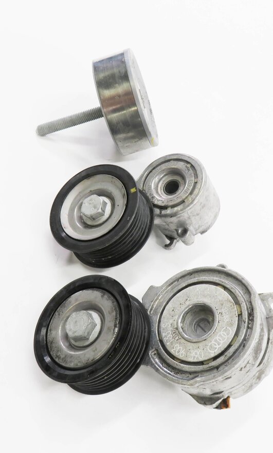Thumbnail 3: 2016 PORSCHE CAYENNE E-HYBRID (958) 3.0L CGFA M06.EC - TENSIONER BELT PULLEY SET