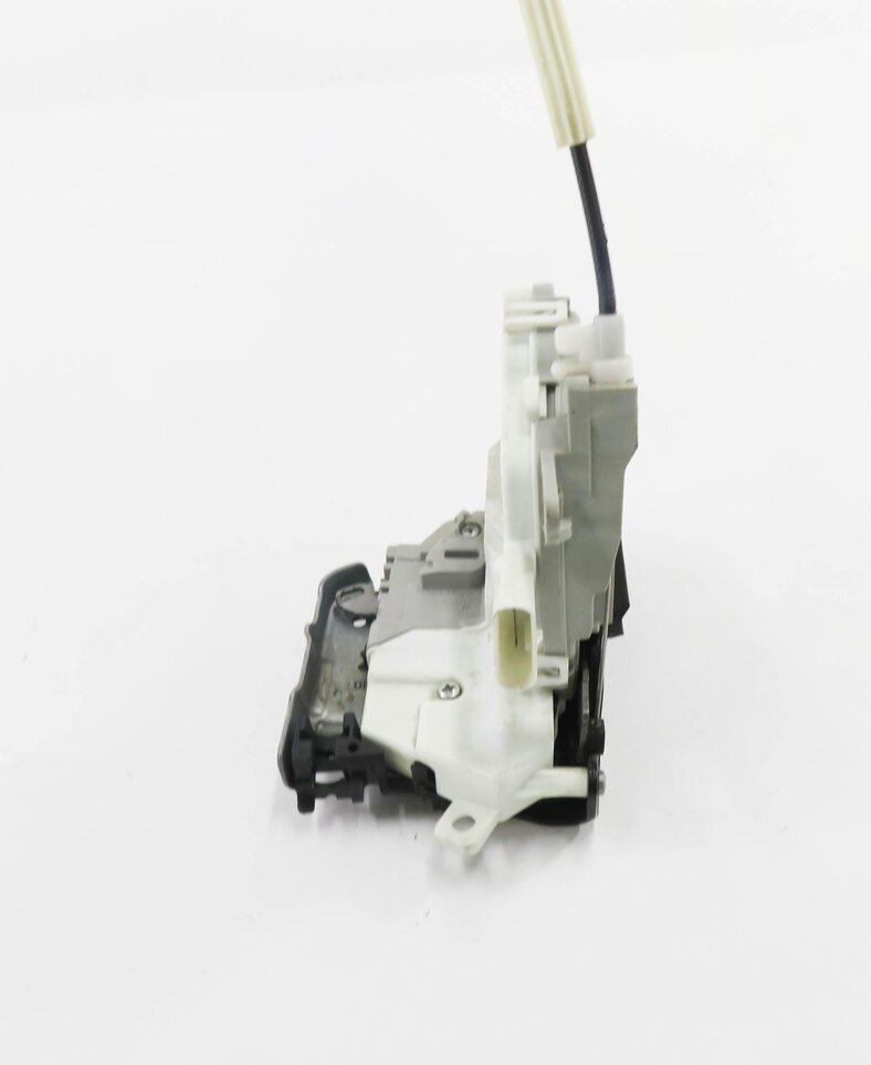 Thumbnail 3: 10-20 VW / PORSCHE - A3 A4 A8 S3 S4 Q5 MACAN PANAMERA - RIGHT REAR DOOR LATCH