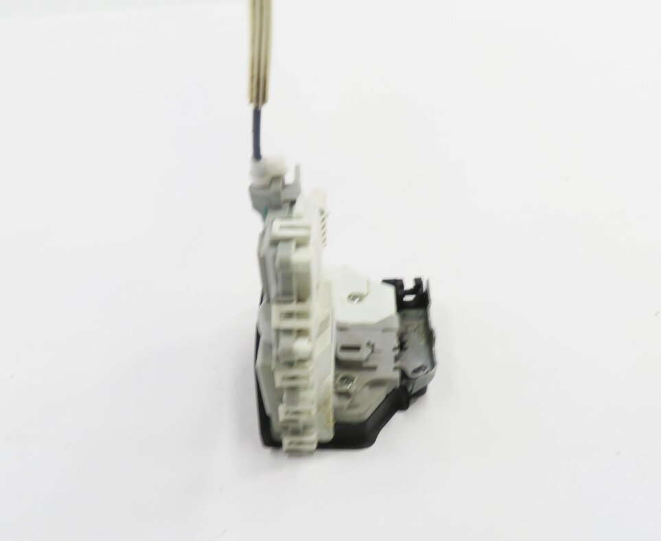Thumbnail 4: 10-20 VW / PORSCHE - A3 A4 A8 S3 S4 Q5 MACAN PANAMERA - RIGHT REAR DOOR LATCH