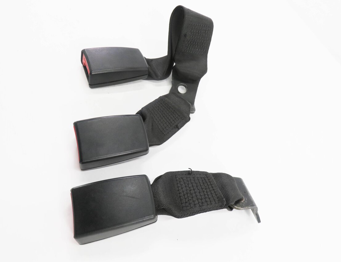 Thumbnail 4: 2011 BMW 335D (E90) REAR SEAT SEATBELT BUCKLE RECEIVER SET-3 (BLACK)