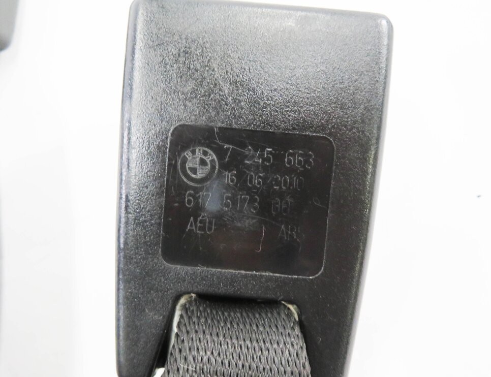 Thumbnail 6: 2011 BMW 335D (E90) REAR SEAT SEATBELT BUCKLE RECEIVER SET-3 (BLACK)