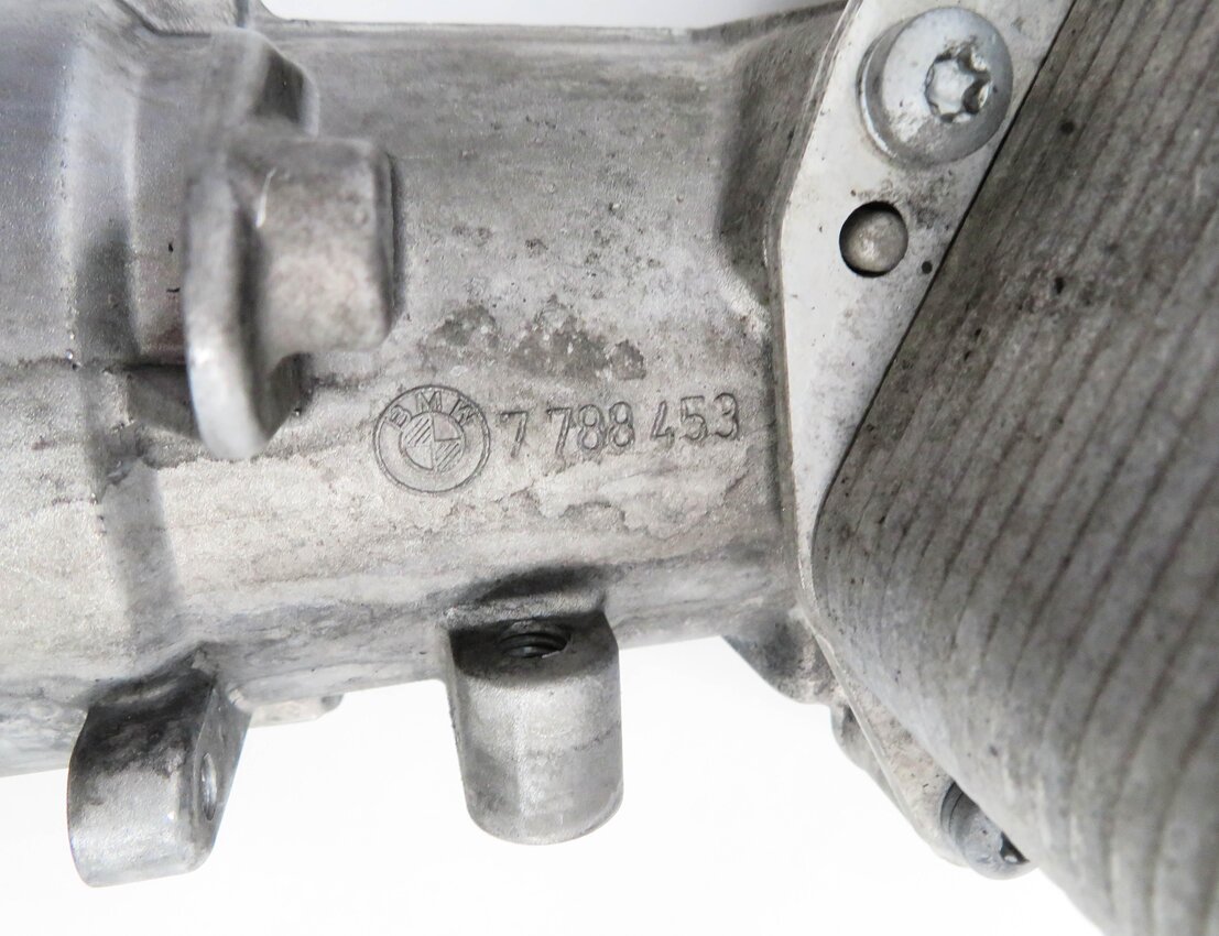 Thumbnail 7: 2011 BMW 335D (E90) 3.0L M57Y DIESEL ENGINE - OIL FILTER HOUSING w/ COOLER