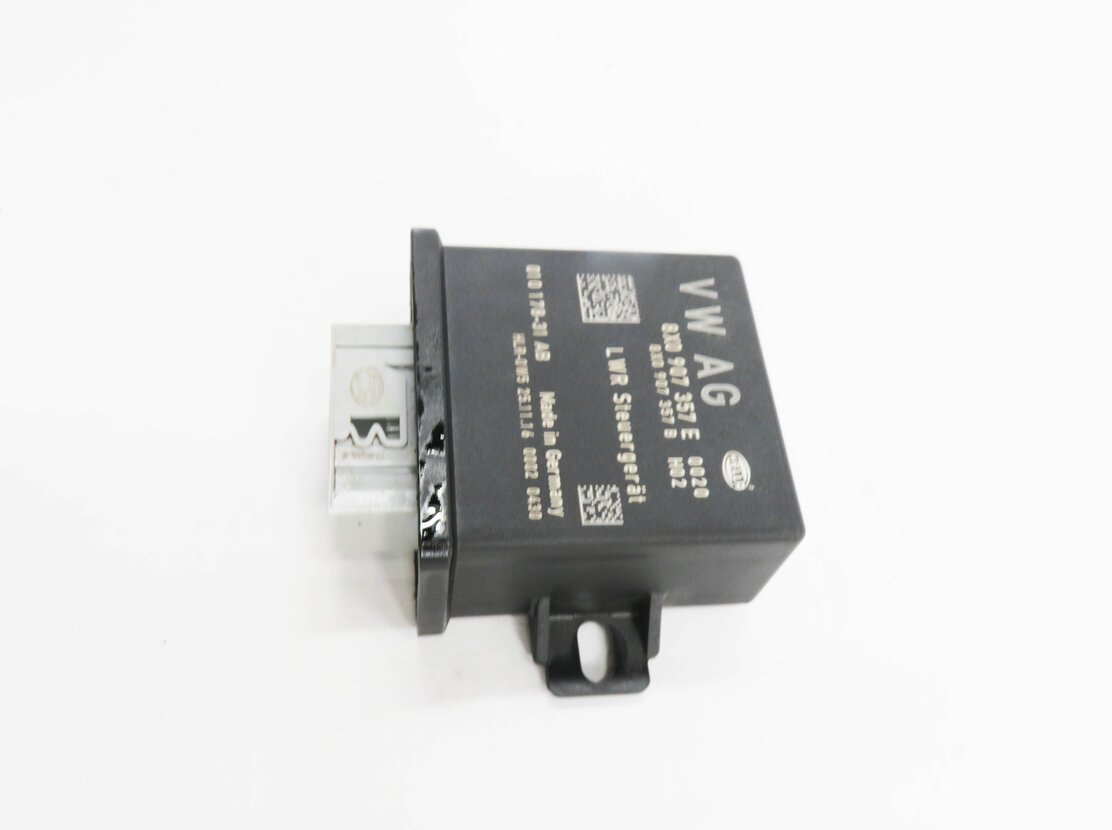 Thumbnail 4: 2017 AUDI Q3 (8U) HEADLIGHT RANGE CONTROL MODULE