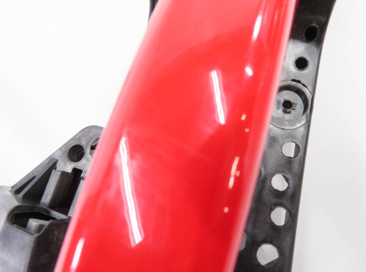 Thumbnail 8: 2015-2018 AUDI Q3 (8U) LEFT REAR EXTERIOR DOOR HANDLE (MISANO RED METALLIC N9)