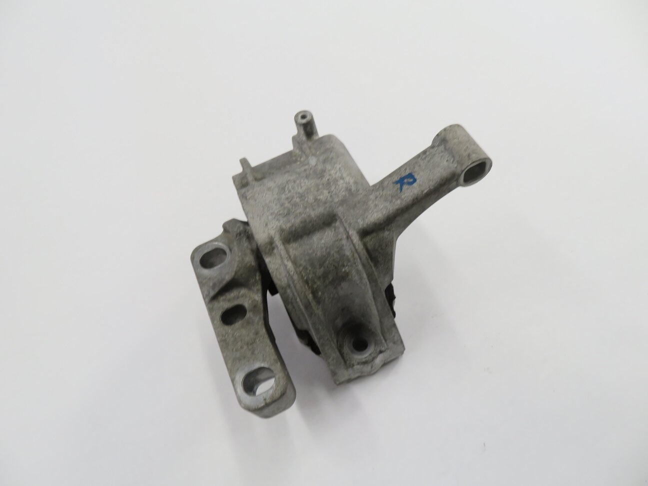 2017 AUDI Q3 (8U) 2.0L CCTA TURBO ENGINE - RIGHT PASSENGER SIDE MOTOR MOUNT