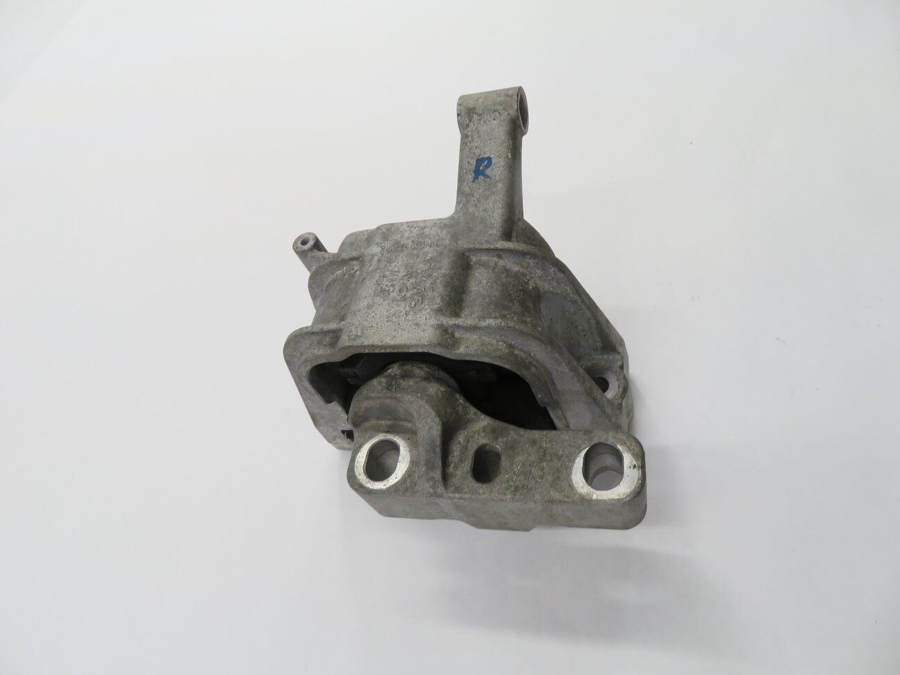 Thumbnail 3: 2017 AUDI Q3 (8U) 2.0L CCTA TURBO ENGINE - RIGHT PASSENGER SIDE MOTOR MOUNT