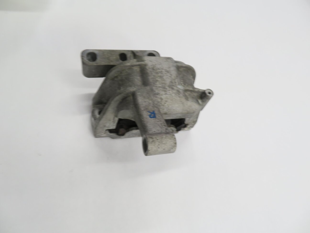 Thumbnail 4: 2017 AUDI Q3 (8U) 2.0L CCTA TURBO ENGINE - RIGHT PASSENGER SIDE MOTOR MOUNT