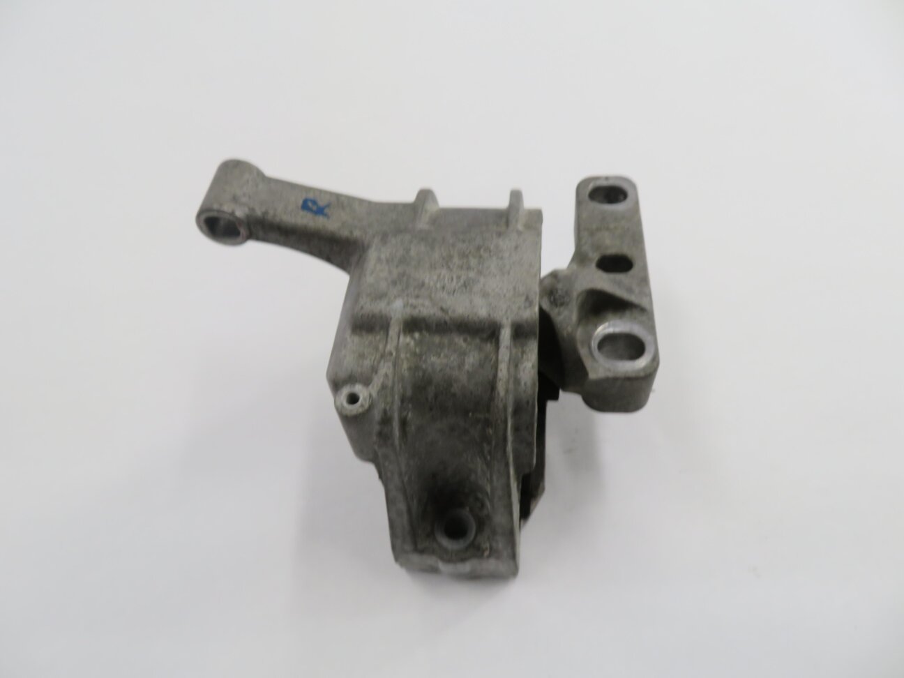 Thumbnail 5: 2017 AUDI Q3 (8U) 2.0L CCTA TURBO ENGINE - RIGHT PASSENGER SIDE MOTOR MOUNT