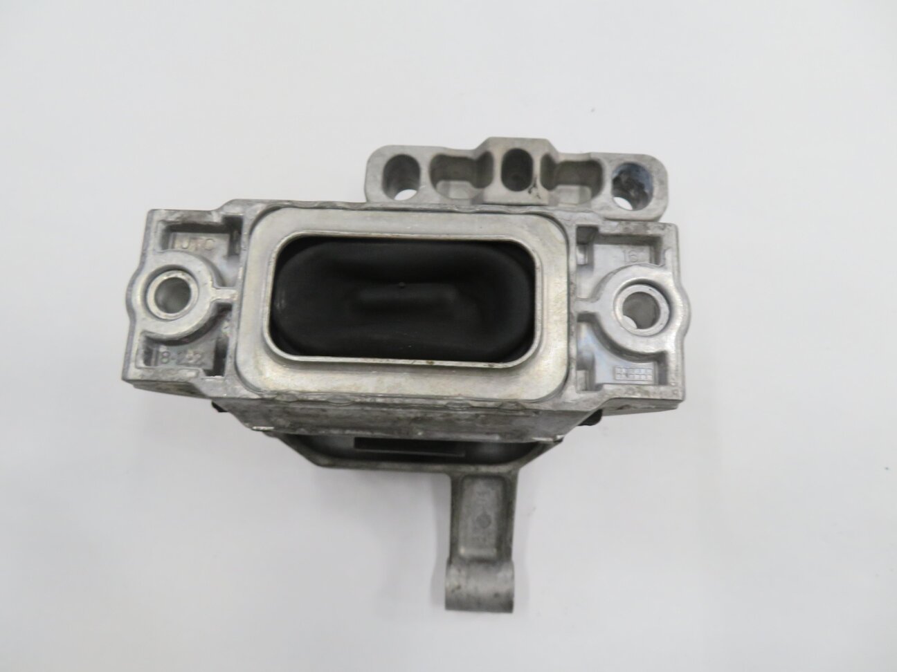 Thumbnail 7: 2017 AUDI Q3 (8U) 2.0L CCTA TURBO ENGINE - RIGHT PASSENGER SIDE MOTOR MOUNT