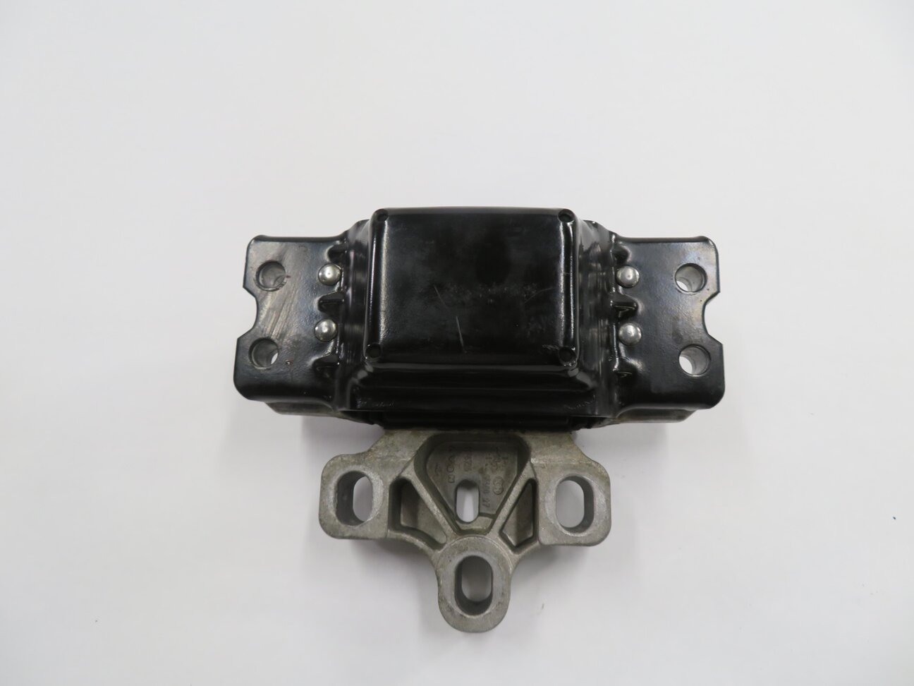 Thumbnail 6: 2017 AUDI Q3 (8U) 2.0L CCTA TURBO ENGINE - TRANSMISSION MOUNT BRACKET
