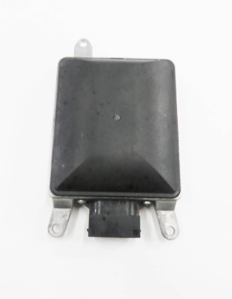 Thumbnail 2: 2015 PORSCHE PANAMERA (970 G1) RIGHT FRONT PASSENGER BLIND SPOT CONTROL MODULE