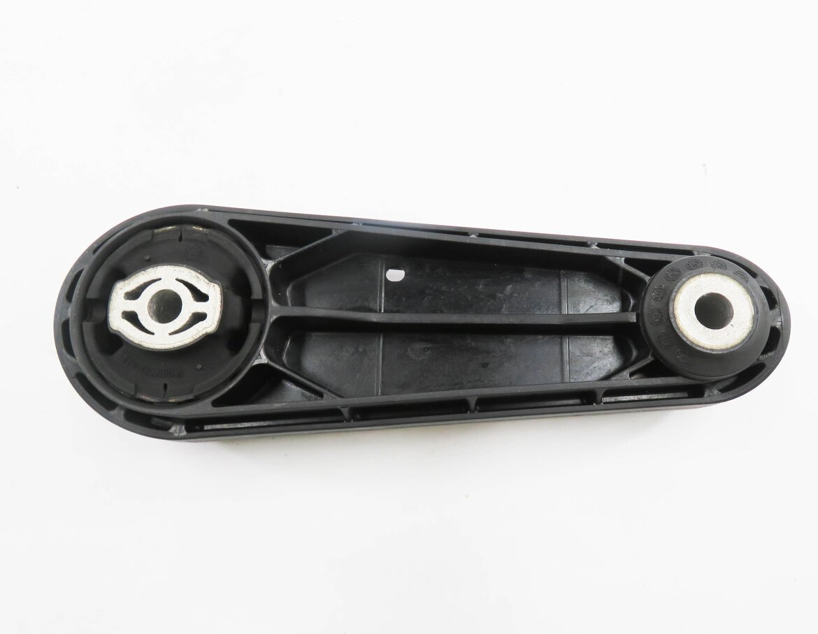 Thumbnail 5: 2015 PORSCHE PANAMERA (970 G1) 4.8L V8 - UPPER ENGINE MOUNT BRACKET TORSION ARM