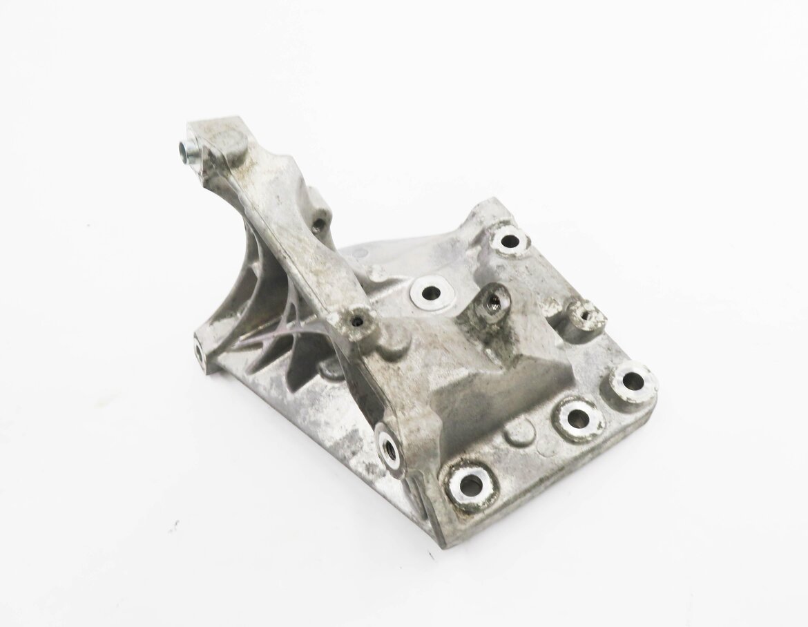 2015 PORSCHE PANAMERA (970 G1) 4.8L V8 ENGINE - RIGHT MOTOR MOUNT BRACKET
