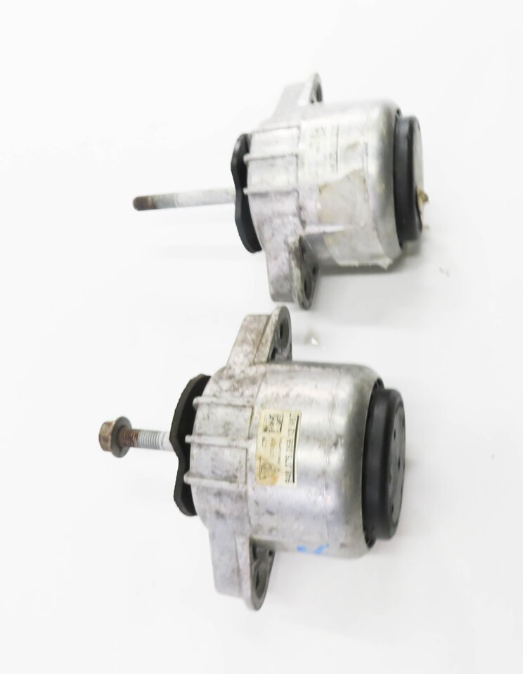 Thumbnail 4: 2015 PORSCHE PANAMERA (970 G1) 4.8L V8 ENGINE - LEFT & RIGHT MOTOR MOUNT SET-2