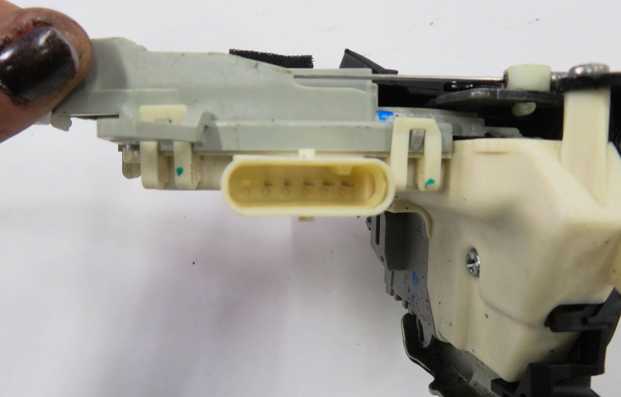 Thumbnail 5: 2010-2019 AUDI / PORSCHE A4 S4 A5 S5 A6 Q3 Q5 Q7 TT 911 - RIGHT FRONT DOOR LATCH