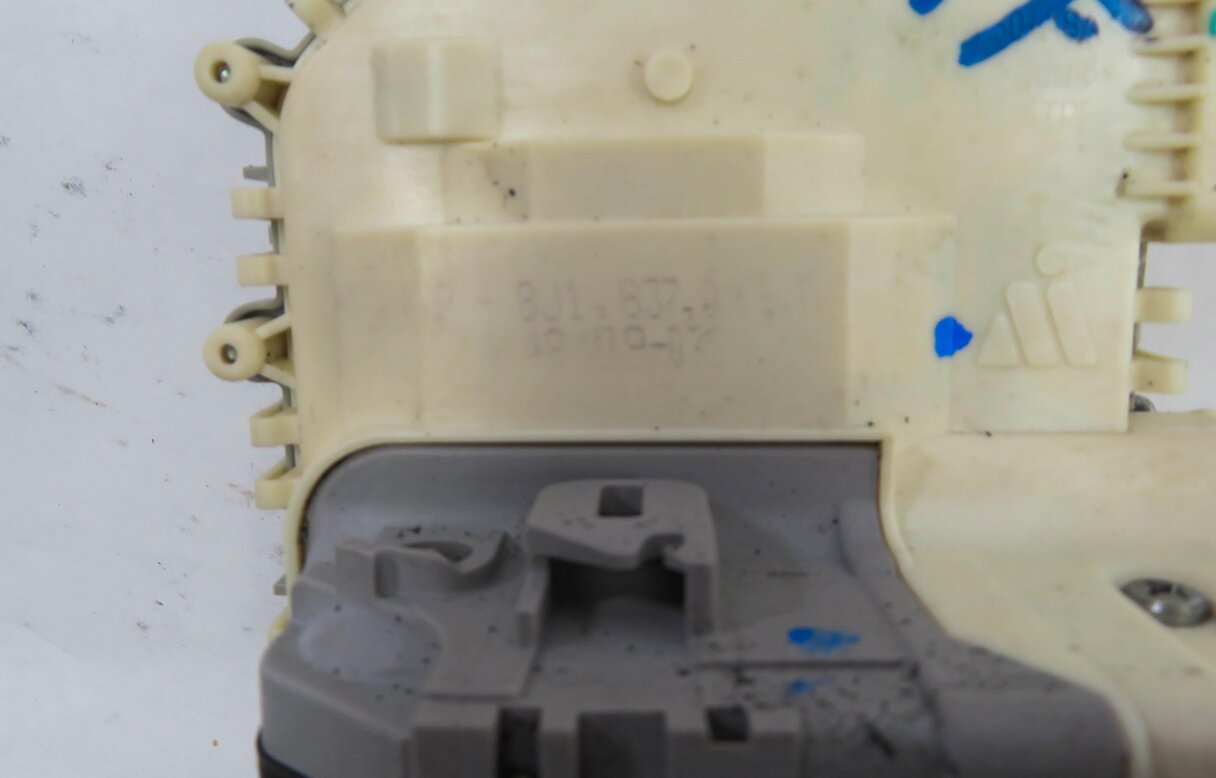 Thumbnail 6: 2010-2019 AUDI / PORSCHE A4 S4 A5 S5 A6 Q3 Q5 Q7 TT 911 - RIGHT FRONT DOOR LATCH