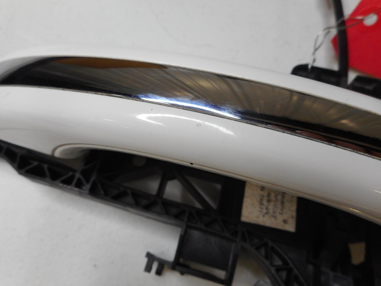 Thumbnail 9: 2007-2015 AUDI Q7 (4L) LEFT SIDE REAR EXTERIOR DOOR HANDLE (IBIS WHITE T9)