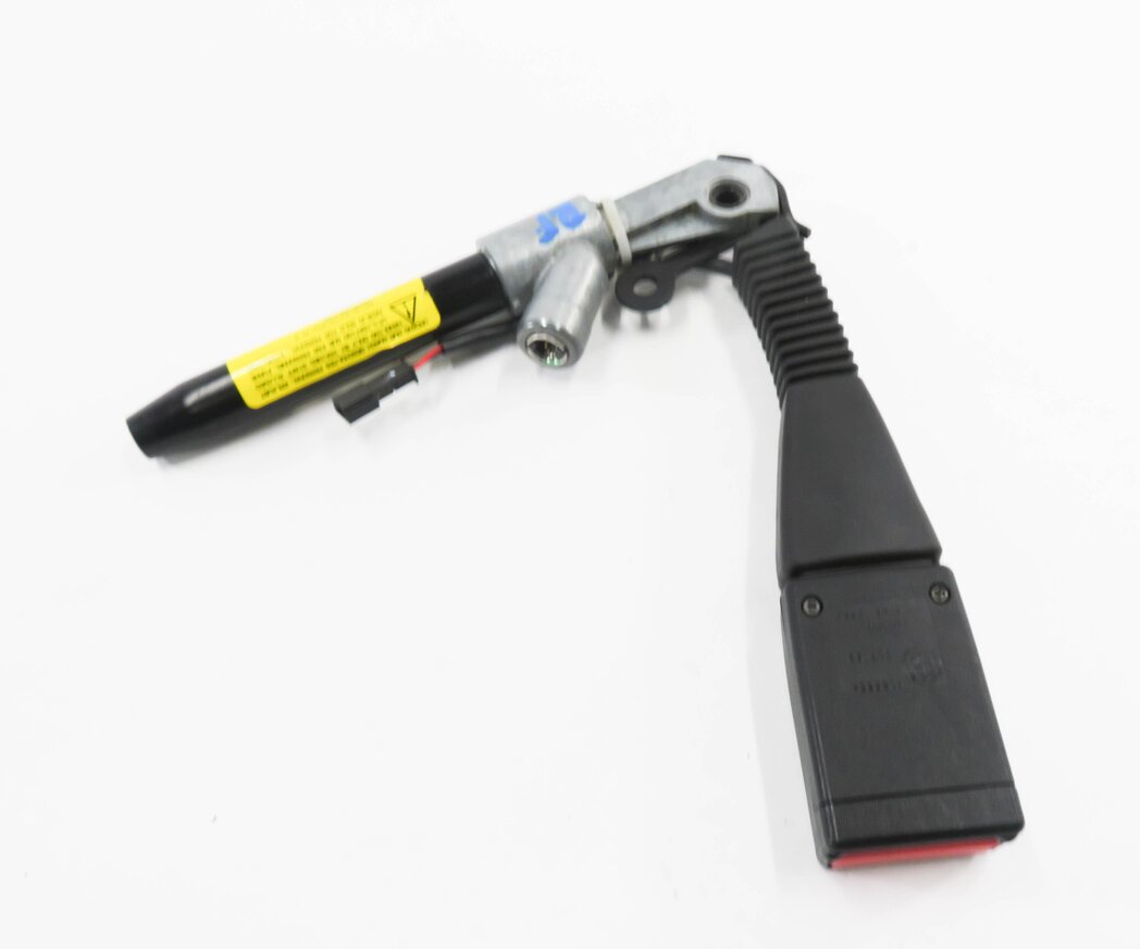 Thumbnail 6: 07-14 BMW X5 X5M X6 X6M (E70 E71) RIGHT FRONT PASSENGER SEATBELT BUCKLE RECEIVER
