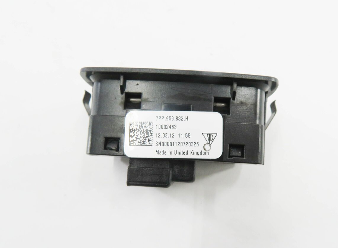 Thumbnail 6: 2012 PORSCHE PANAMERA (970 G1) REAR TRUNK AUTO SHUT CLOSE SWITCH BUTTON