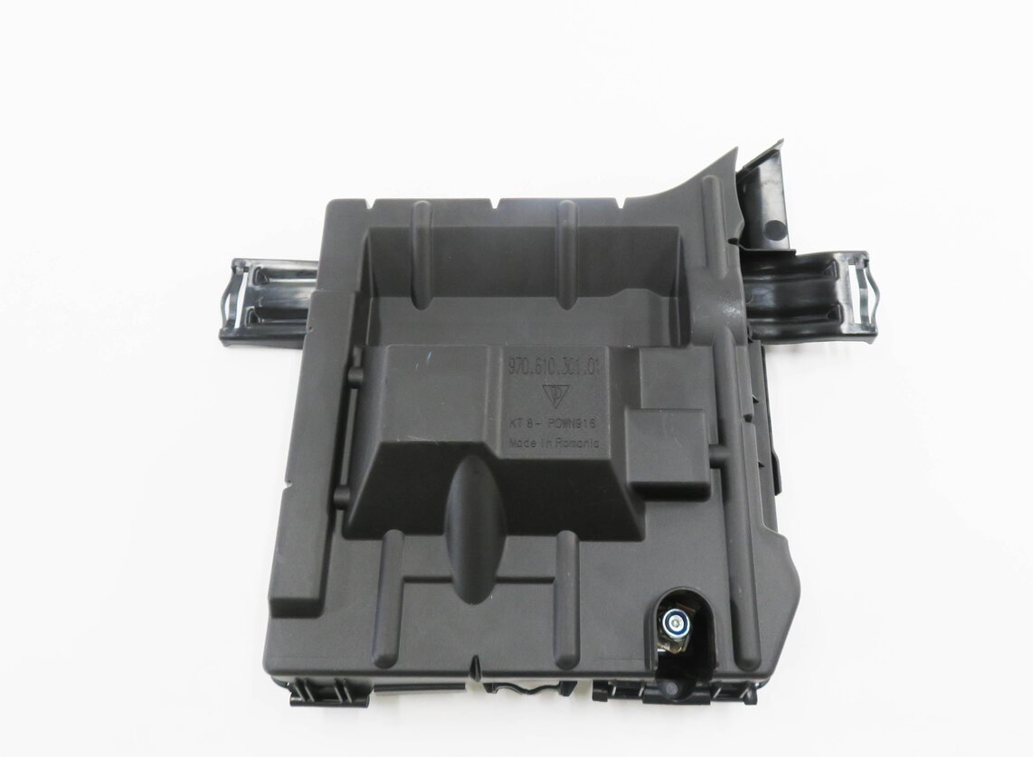 Thumbnail 2: 2012 PORSCHE PANAMERA (970 G1) 3.6L - POWER DISTRIBUTION FUSE BOX JUMP TERMINAL
