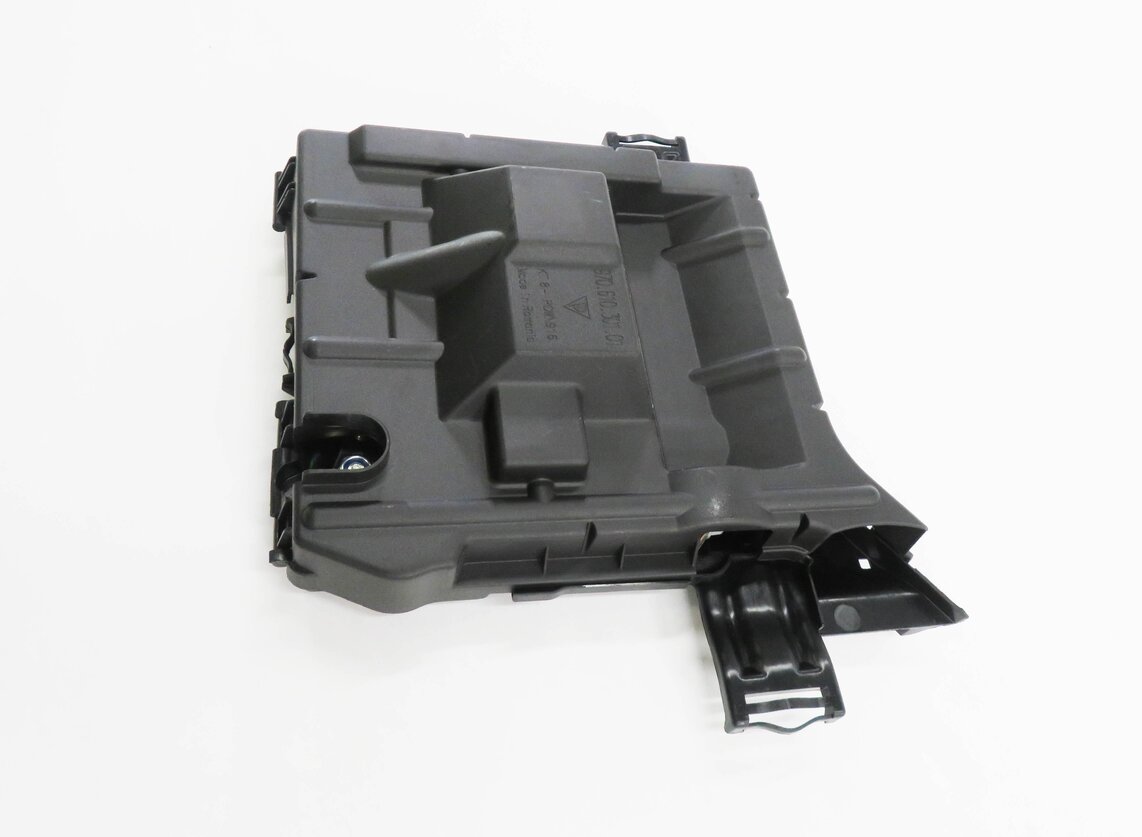 Thumbnail 3: 2012 PORSCHE PANAMERA (970 G1) 3.6L - POWER DISTRIBUTION FUSE BOX JUMP TERMINAL