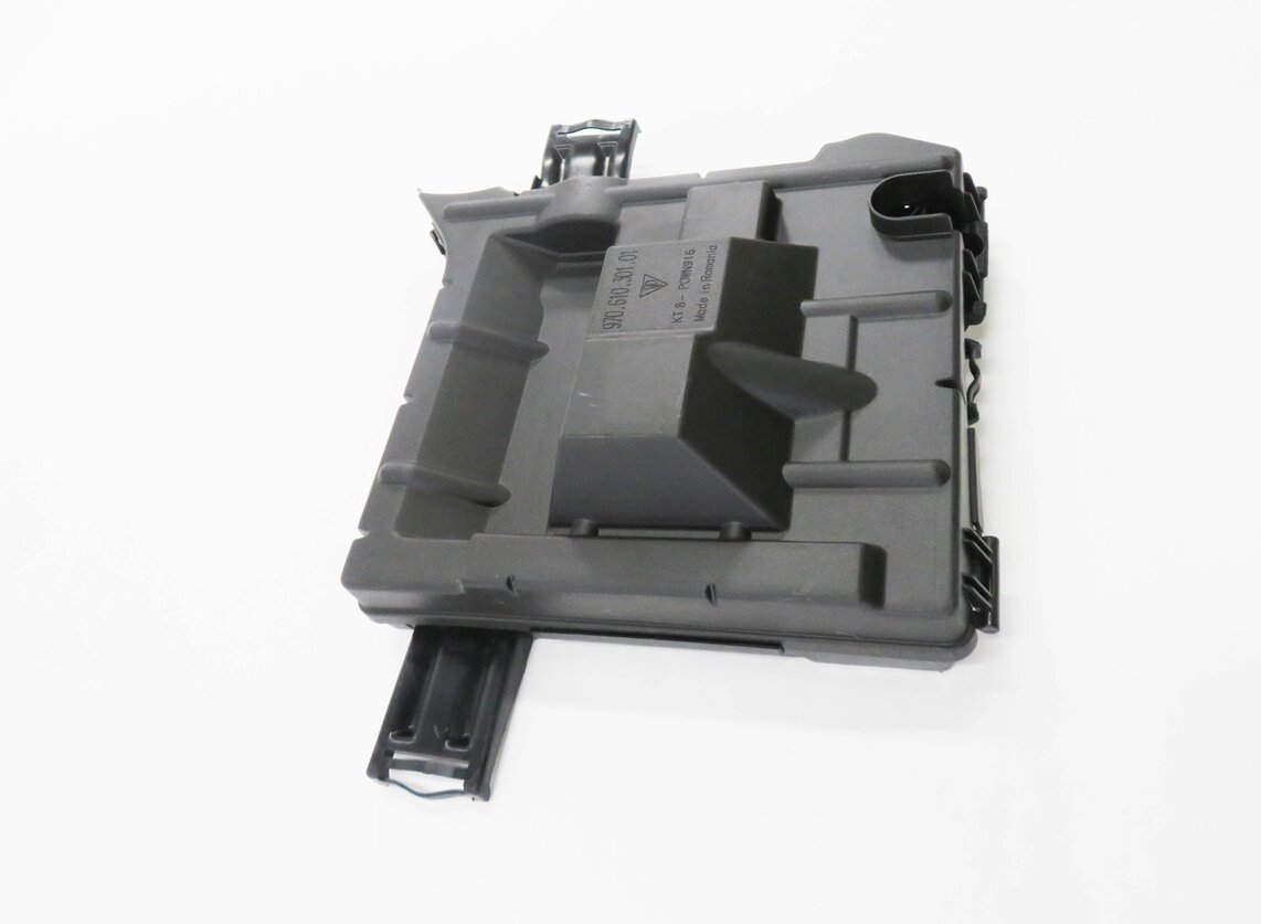 Thumbnail 4: 2012 PORSCHE PANAMERA (970 G1) 3.6L - POWER DISTRIBUTION FUSE BOX JUMP TERMINAL