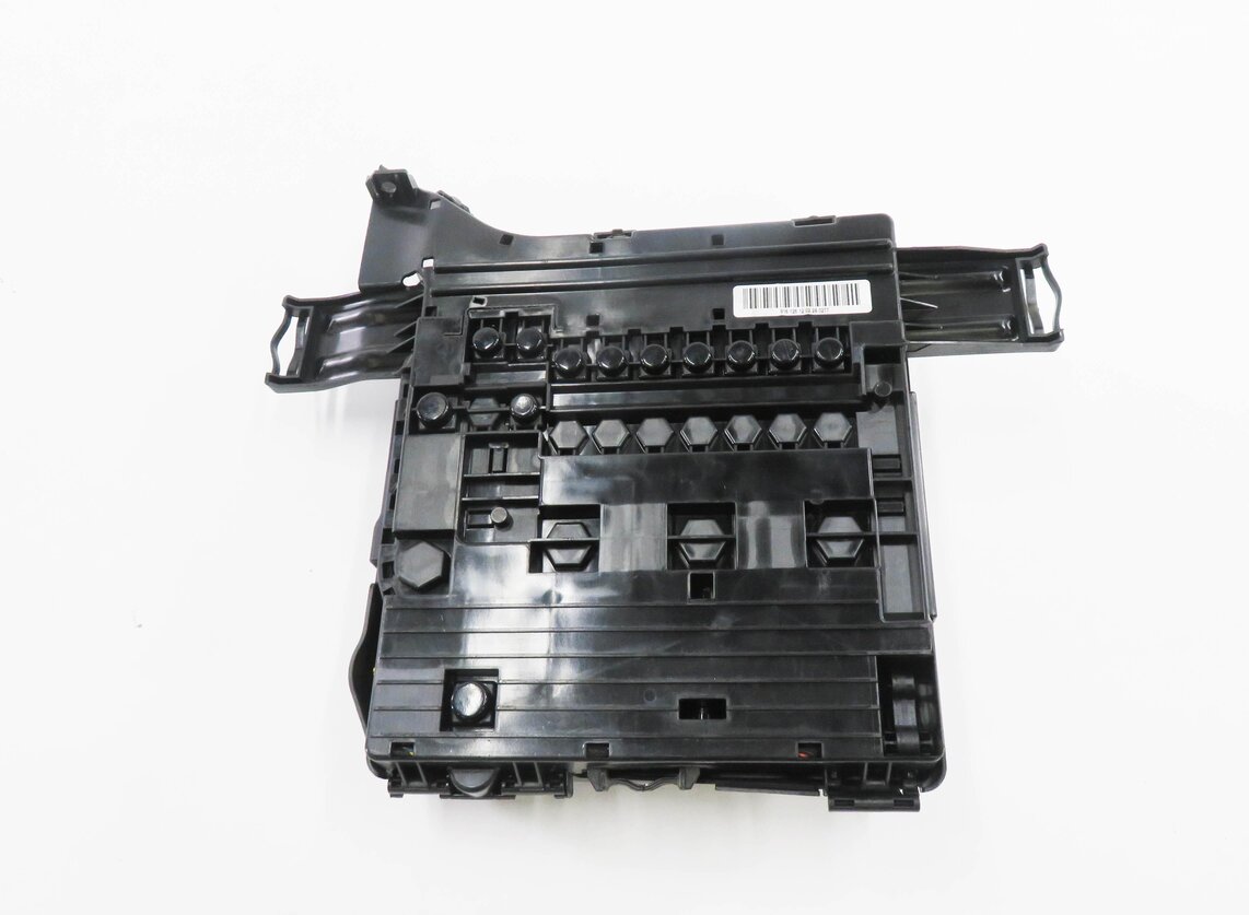 Thumbnail 6: 2012 PORSCHE PANAMERA (970 G1) 3.6L - POWER DISTRIBUTION FUSE BOX JUMP TERMINAL