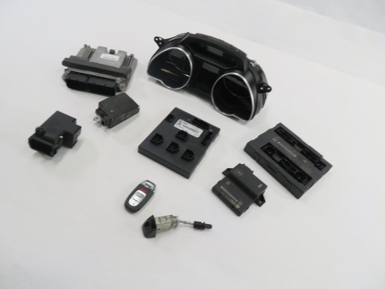2014 AUDI A5 (B8 8T) 2.0L CPMB ENGINE ECM BCM GATEWAY IMMOBILIZER MODULE KEY SET