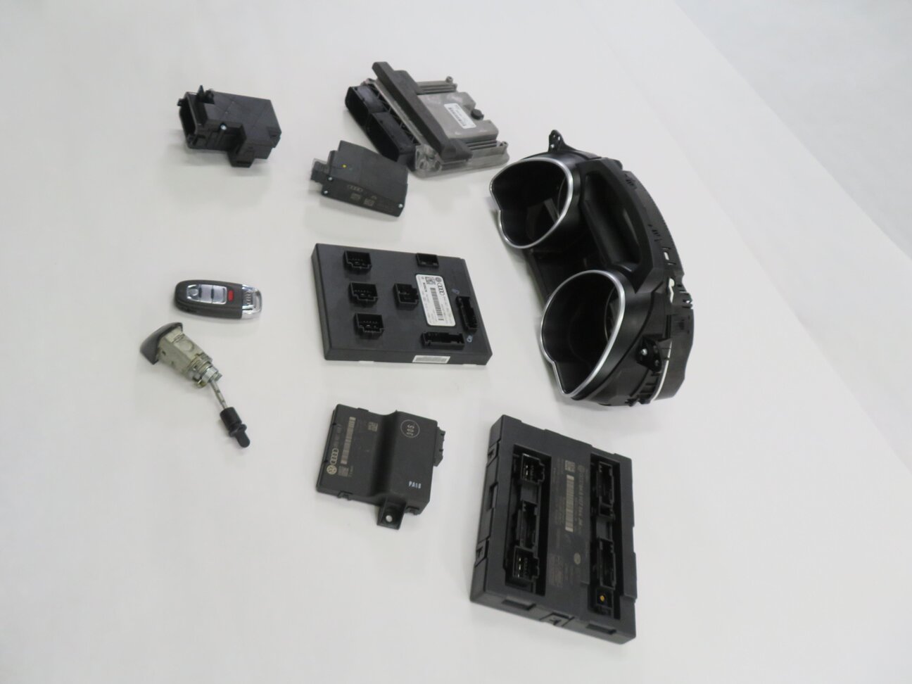 Thumbnail 5: 2014 AUDI A5 (B8 8T) 2.0L CPMB ENGINE ECM BCM GATEWAY IMMOBILIZER MODULE KEY SET