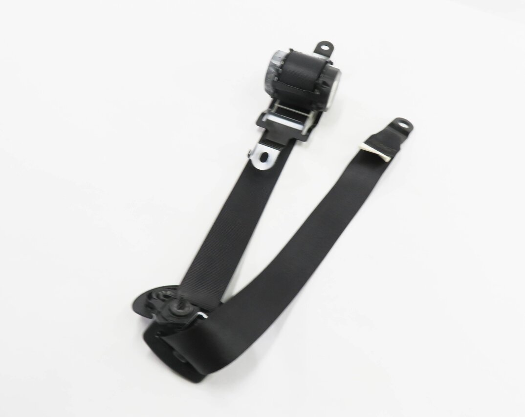 2013 BMW X5 (E70) REAR 2nd SECOND ROW SEAT - RIGHT SEATBELT RETRACTOR (BLACK)