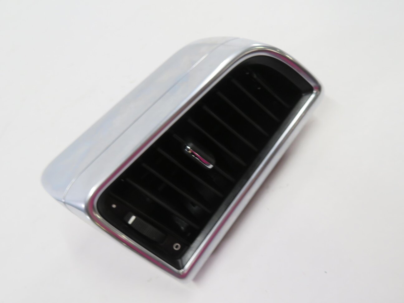 2012 PORSCHE PANAMERA (970 G1) RIGHT REAR B-PILLAR HEATER A/C AIR VENT