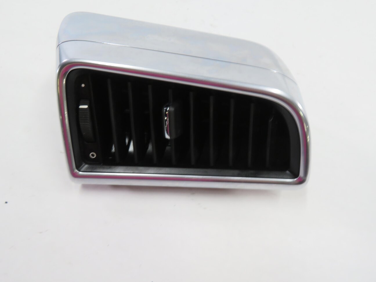 Thumbnail 2: 2012 PORSCHE PANAMERA (970 G1) RIGHT REAR B-PILLAR HEATER A/C AIR VENT