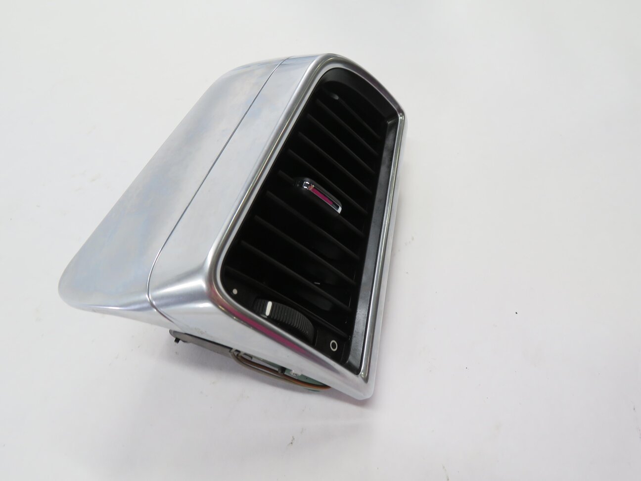 Thumbnail 3: 2012 PORSCHE PANAMERA (970 G1) RIGHT REAR B-PILLAR HEATER A/C AIR VENT