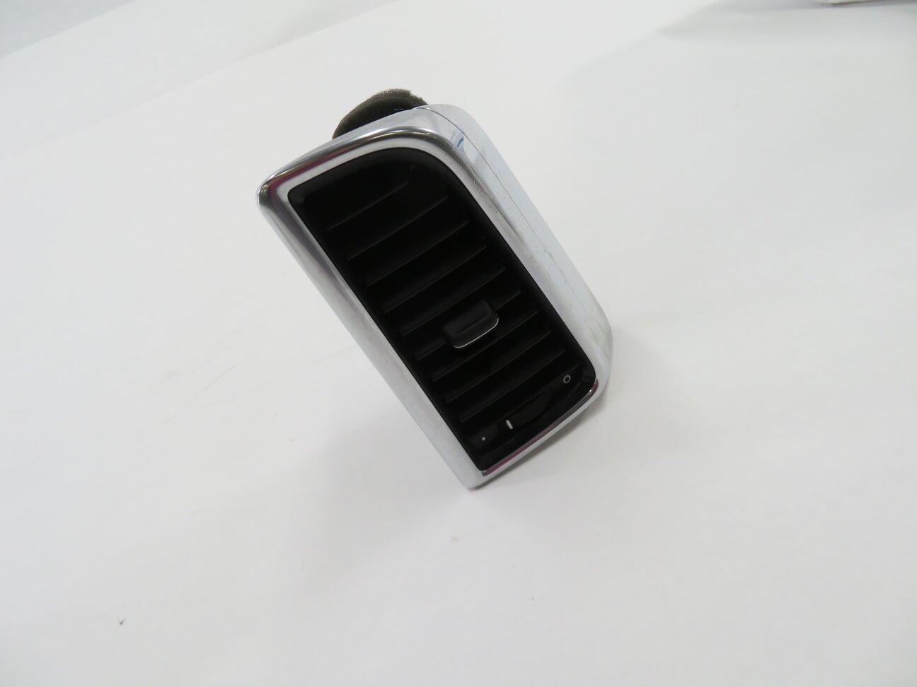 2012 PORSCHE PANAMERA (970 G1) LEFT REAR B-PILLAR HEATER A/C AIR VENT