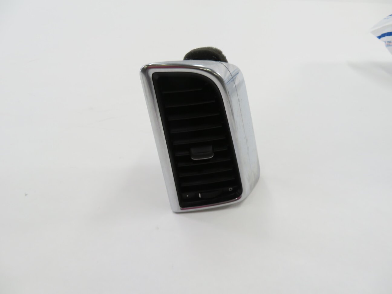 Thumbnail 2: 2012 PORSCHE PANAMERA (970 G1) LEFT REAR B-PILLAR HEATER A/C AIR VENT