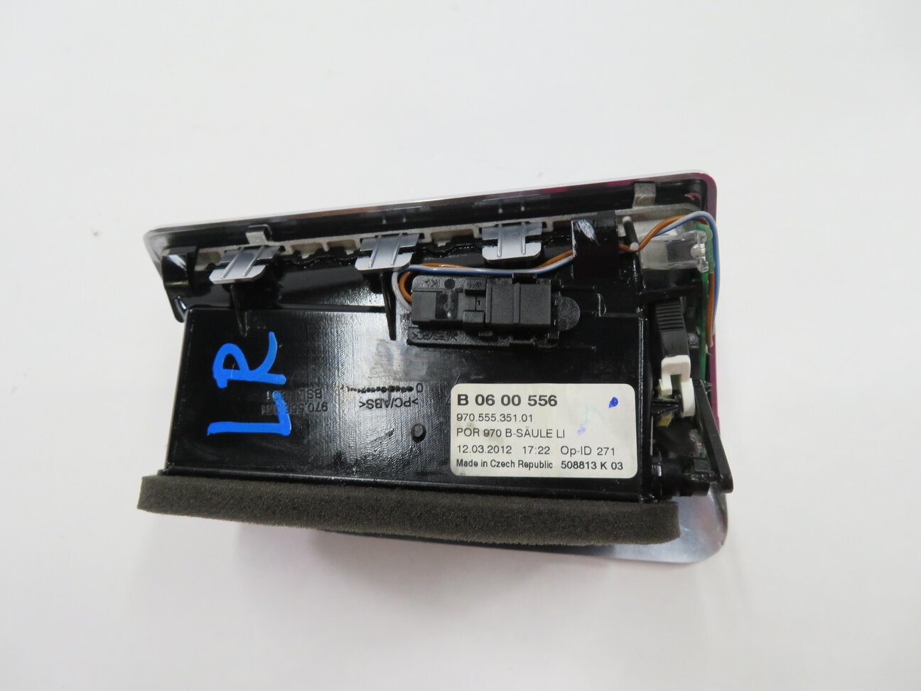 Thumbnail 6: 2012 PORSCHE PANAMERA (970 G1) LEFT REAR B-PILLAR HEATER A/C AIR VENT
