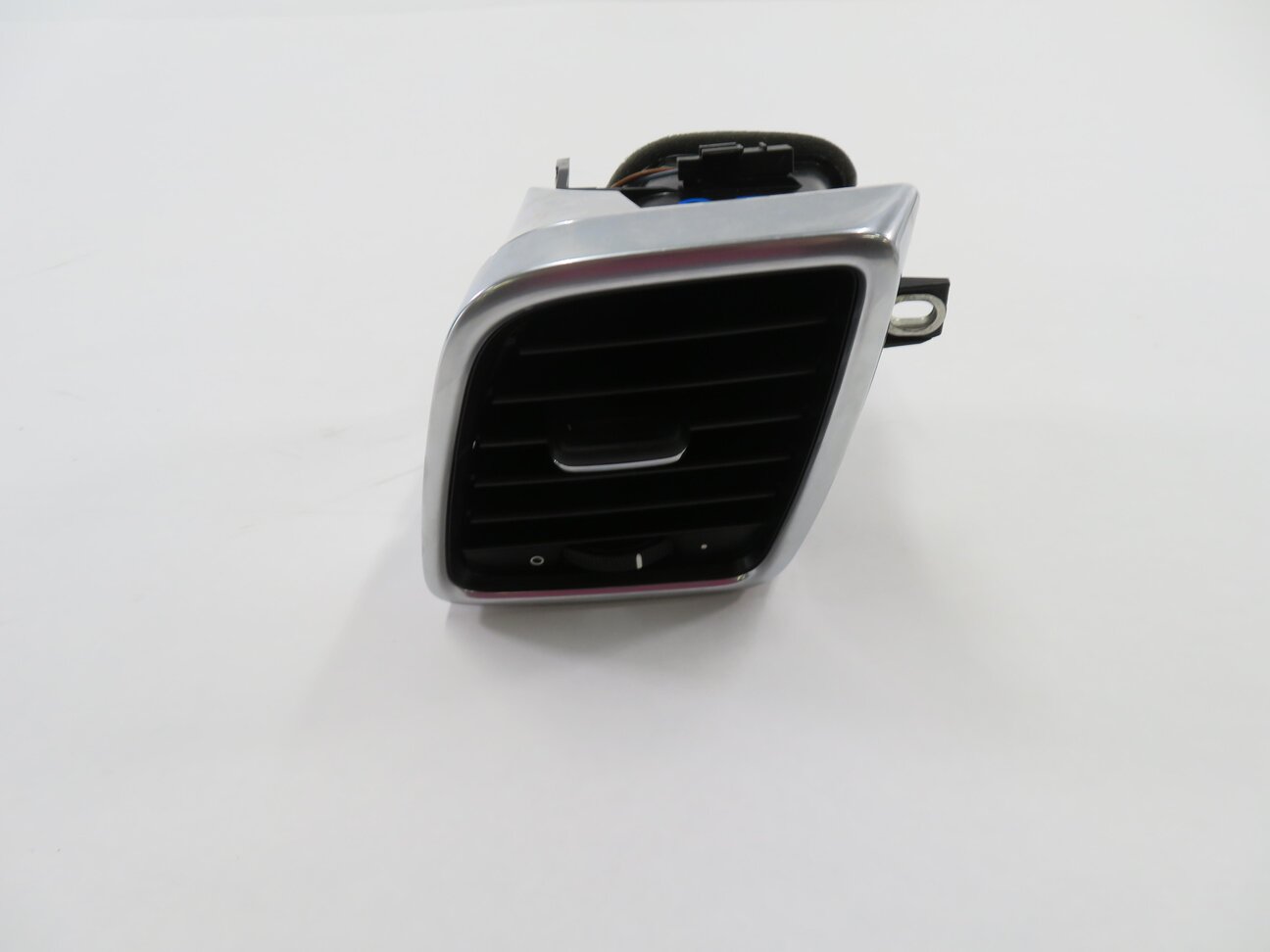Thumbnail 2: 2012 PORSCHE PANAMERA (970 G1) RIGHT PASSENGER DASH (OUTER) HEATER A/C AIR VENT