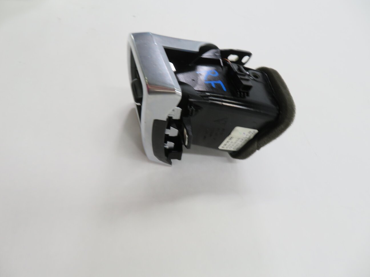 Thumbnail 4: 2012 PORSCHE PANAMERA (970 G1) RIGHT PASSENGER DASH (OUTER) HEATER A/C AIR VENT