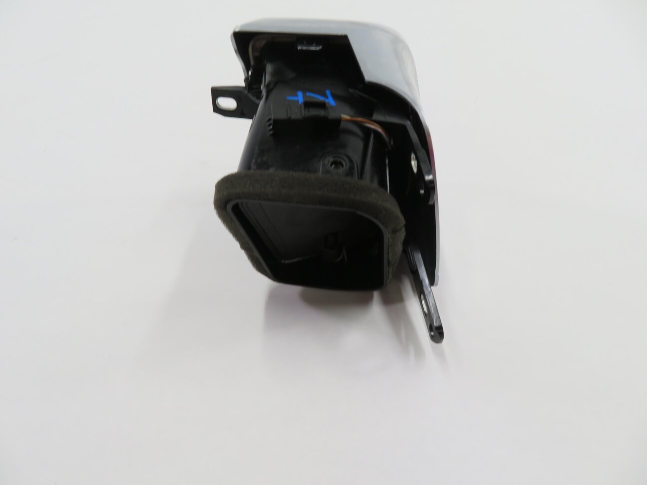 Thumbnail 5: 2012 PORSCHE PANAMERA (970 G1) RIGHT PASSENGER DASH (OUTER) HEATER A/C AIR VENT