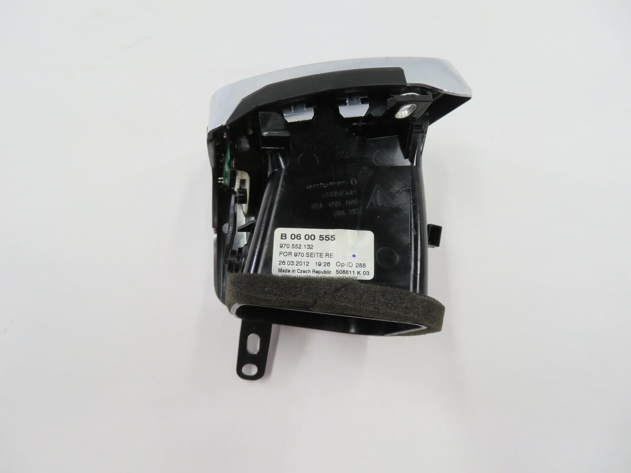 Thumbnail 6: 2012 PORSCHE PANAMERA (970 G1) RIGHT PASSENGER DASH (OUTER) HEATER A/C AIR VENT