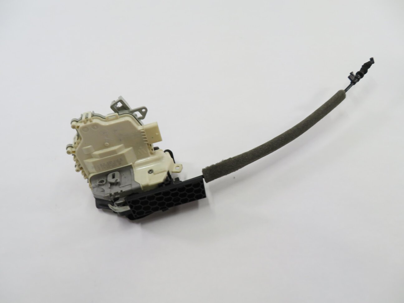 2010-2019 AUDI / PORSCHE A4 S4 A5 S5 A6 Q3 Q5 Q7 TT 911 - RIGHT FRONT DOOR LATCH