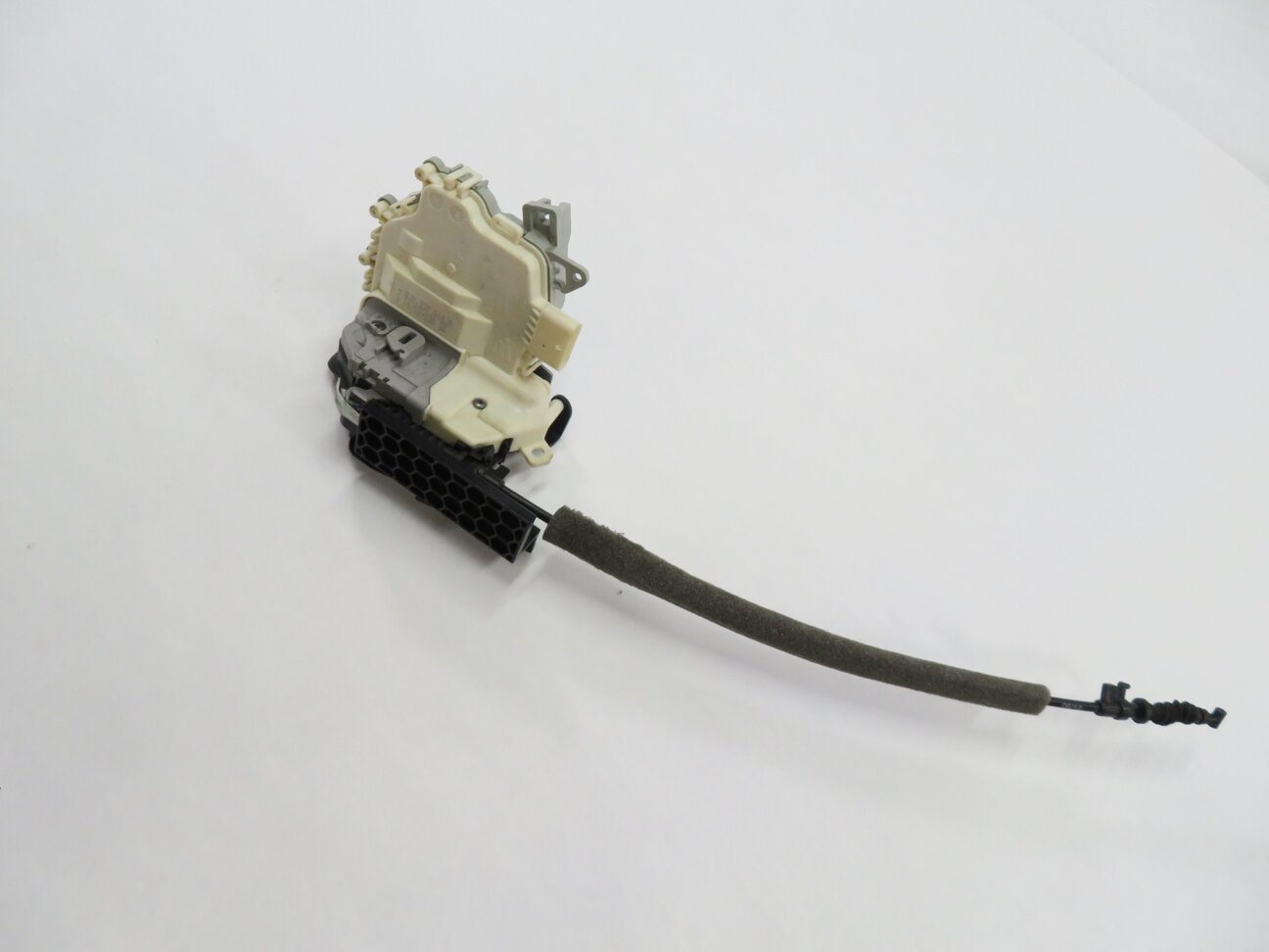 Thumbnail 2: 2010-2019 AUDI / PORSCHE A4 S4 A5 S5 A6 Q3 Q5 Q7 TT 911 - RIGHT FRONT DOOR LATCH