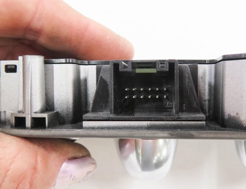 Thumbnail 7: 2012 PORSCHE PANAMERA (970 G1) LEFT FRONT DRIVER SEAT ADJUSTMENT SWITCH